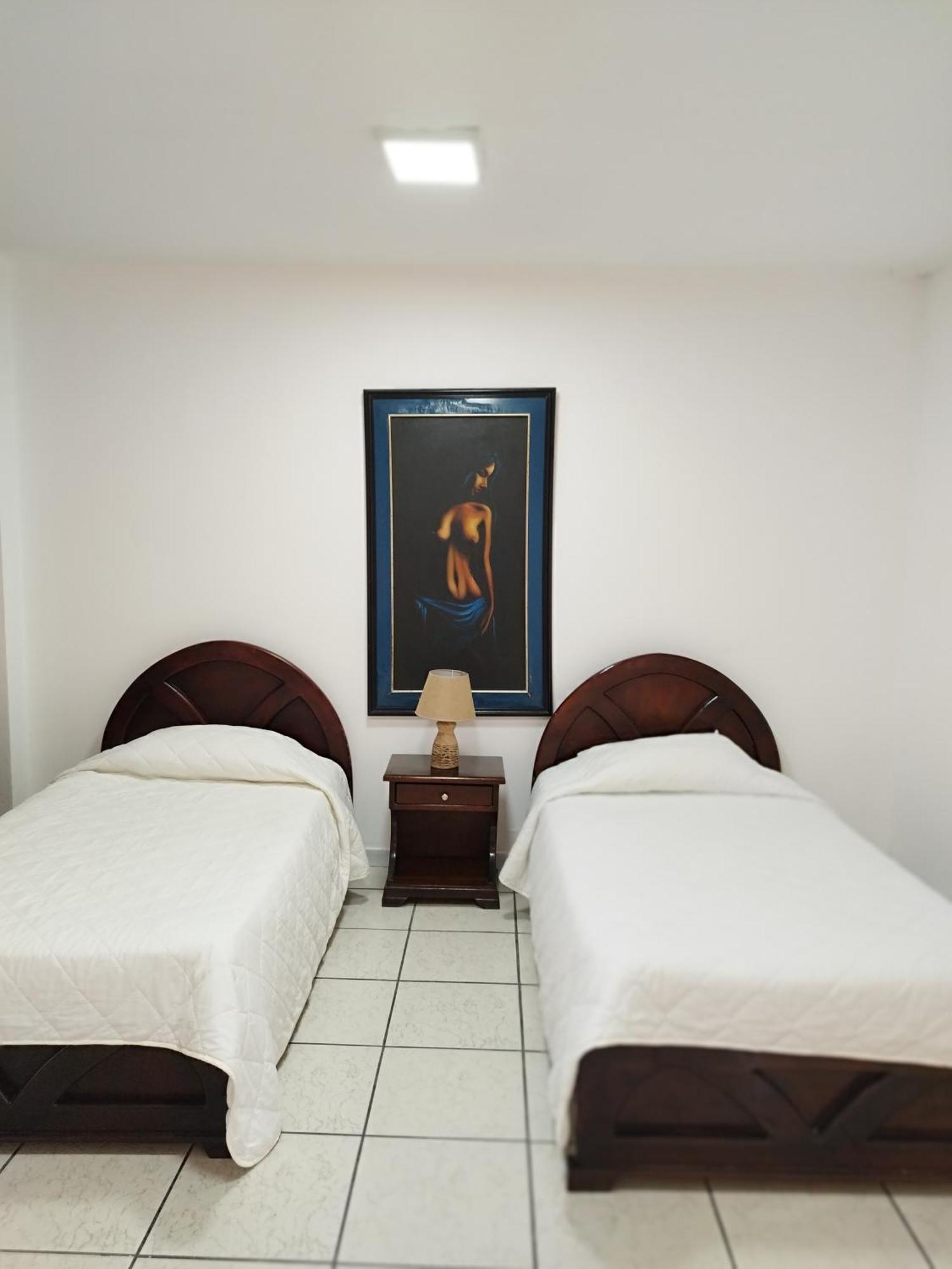 Hotel Puerta Del Sol Санто-Доминго-де-лос-Колорадос Экстерьер фото