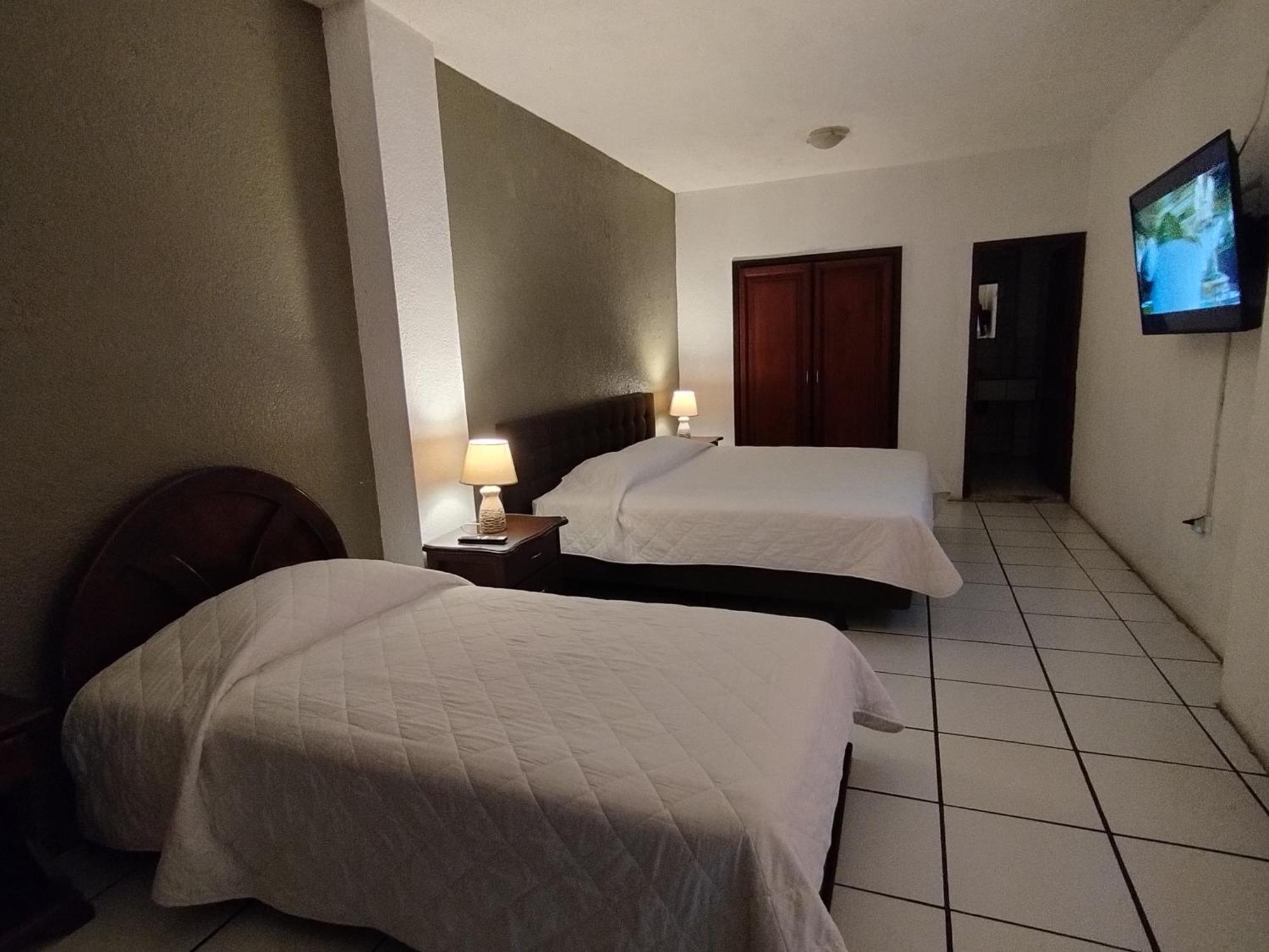 Hotel Puerta Del Sol Санто-Доминго-де-лос-Колорадос Экстерьер фото