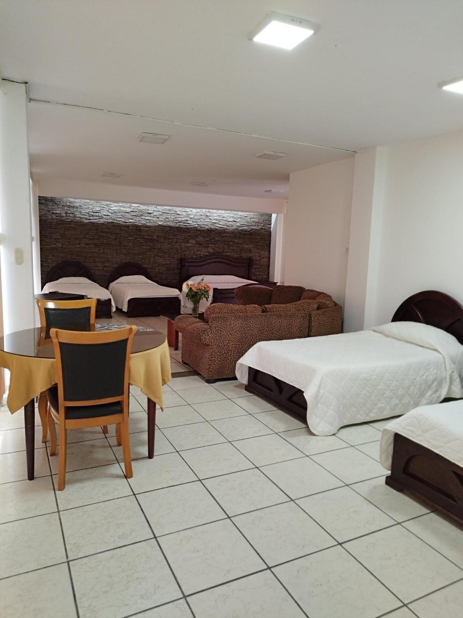 Hotel Puerta Del Sol Санто-Доминго-де-лос-Колорадос Экстерьер фото