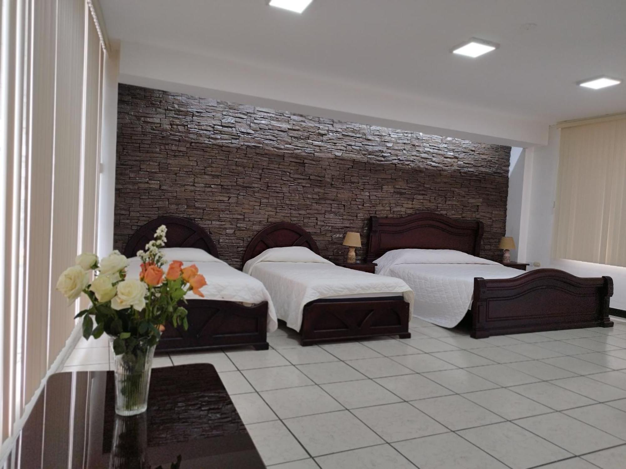 Hotel Puerta Del Sol Санто-Доминго-де-лос-Колорадос Экстерьер фото