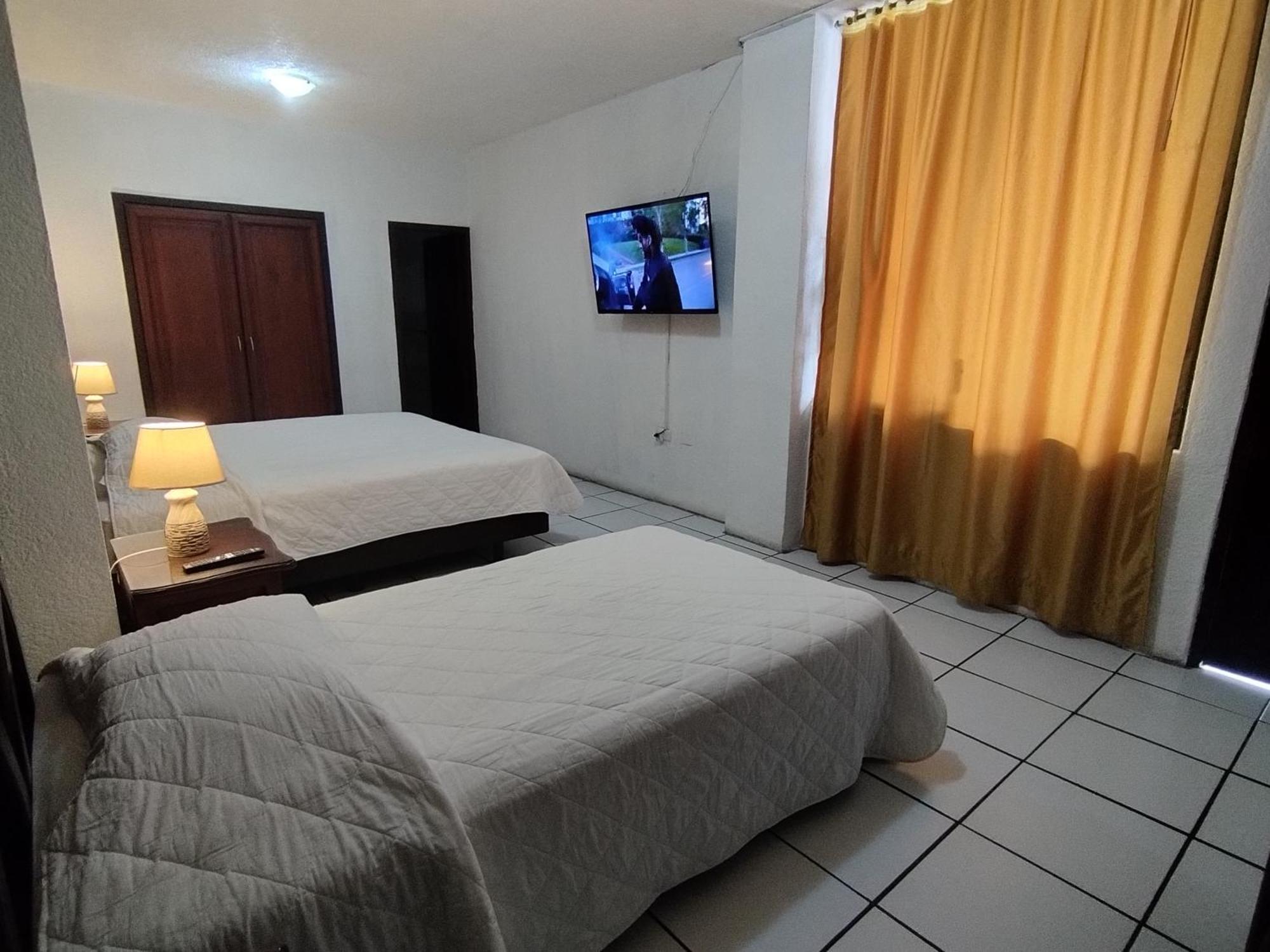 Hotel Puerta Del Sol Санто-Доминго-де-лос-Колорадос Экстерьер фото