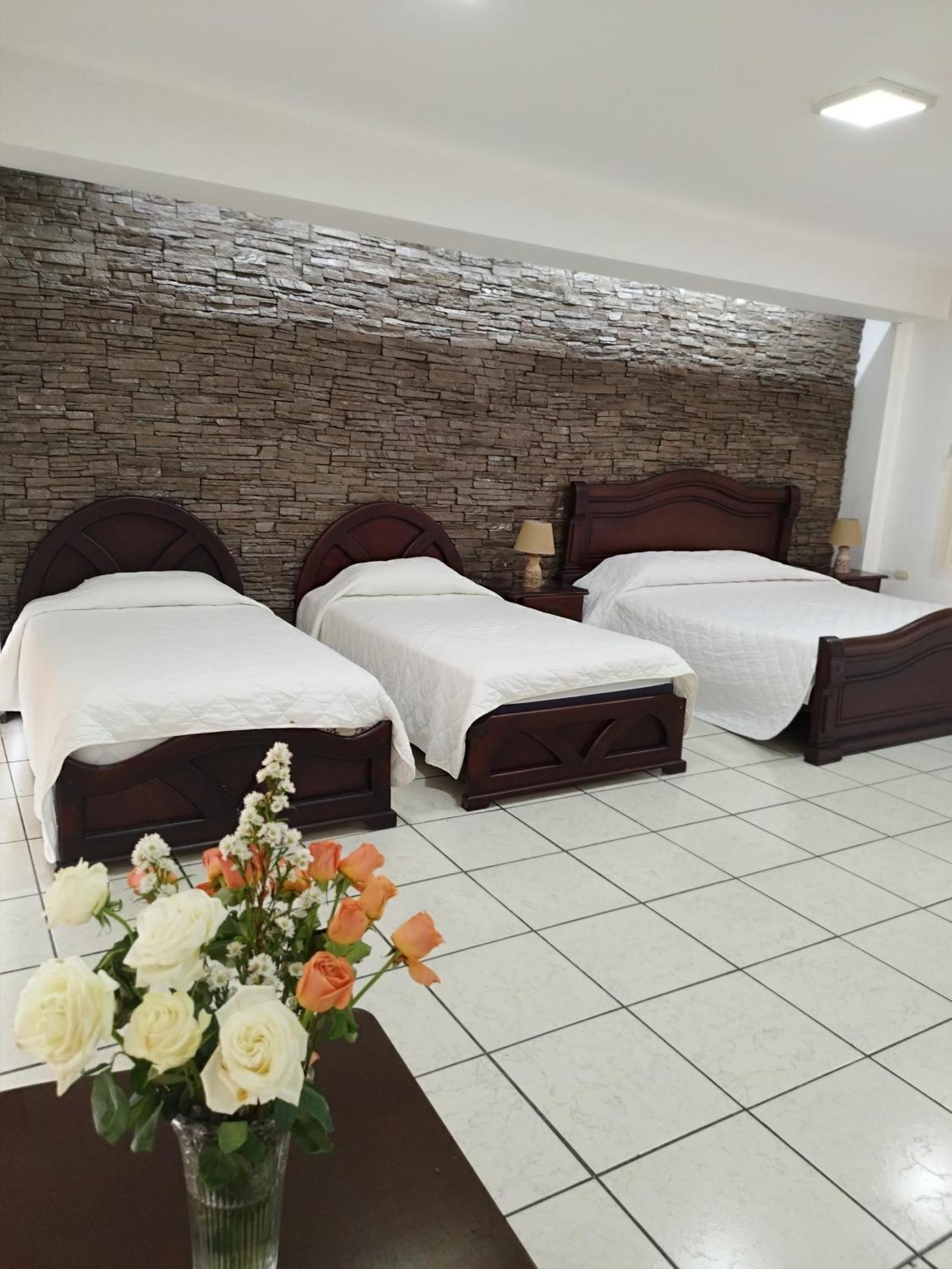 Hotel Puerta Del Sol Санто-Доминго-де-лос-Колорадос Экстерьер фото