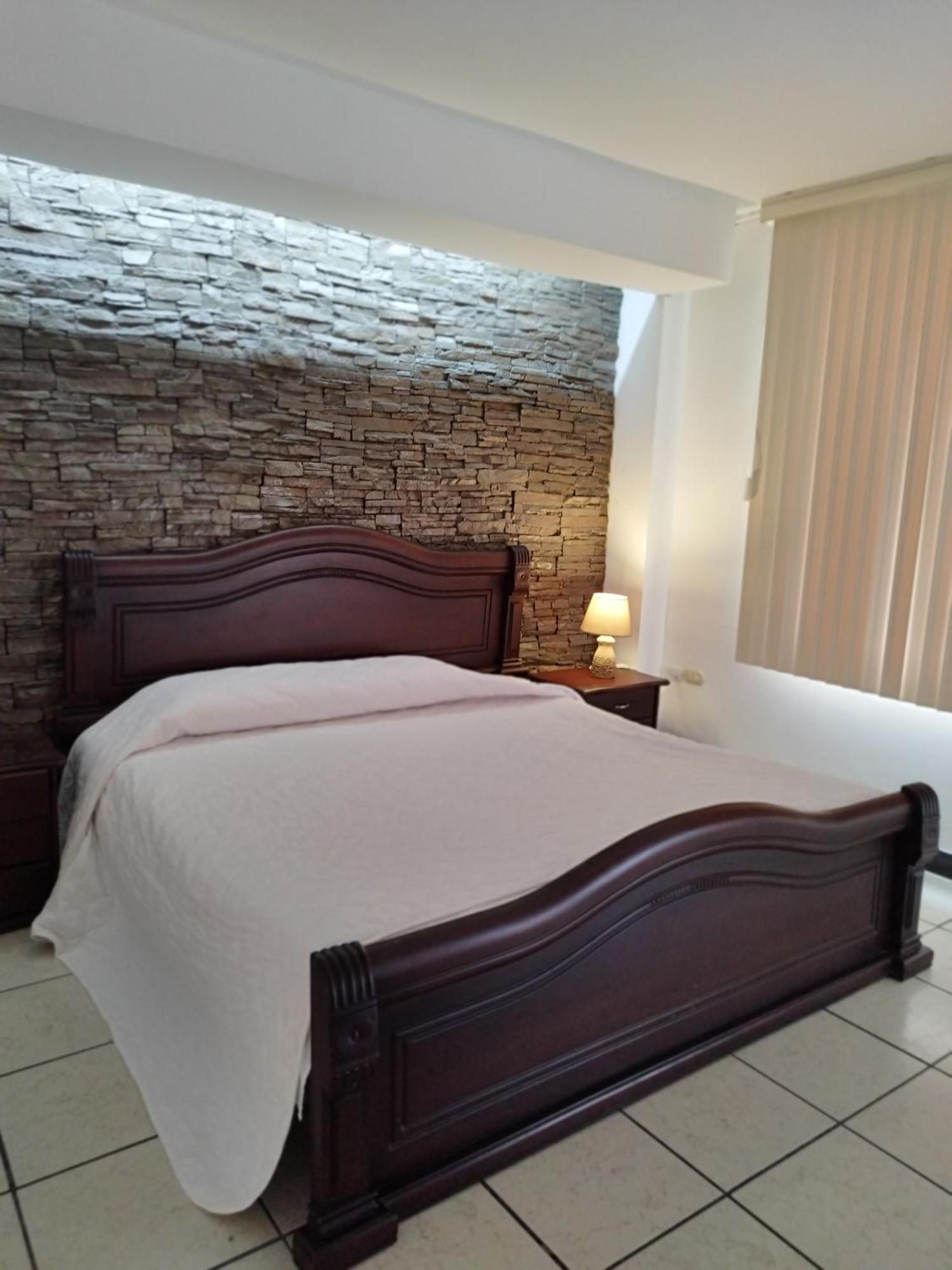 Hotel Puerta Del Sol Санто-Доминго-де-лос-Колорадос Экстерьер фото