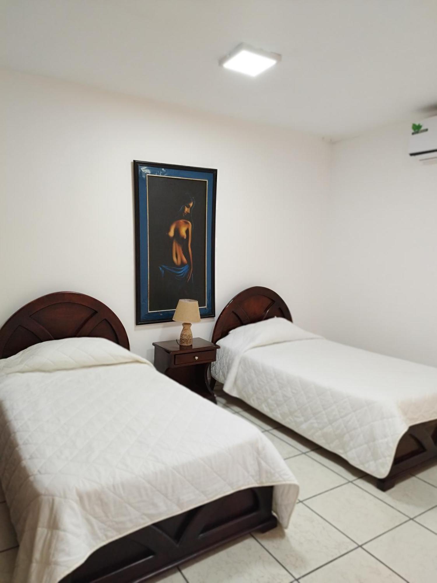 Hotel Puerta Del Sol Санто-Доминго-де-лос-Колорадос Экстерьер фото