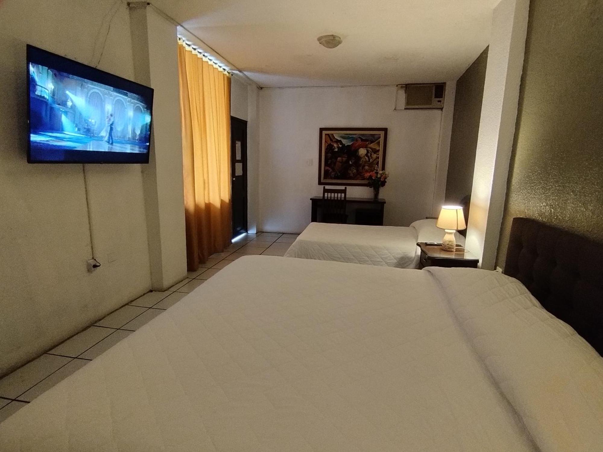 Hotel Puerta Del Sol Санто-Доминго-де-лос-Колорадос Экстерьер фото