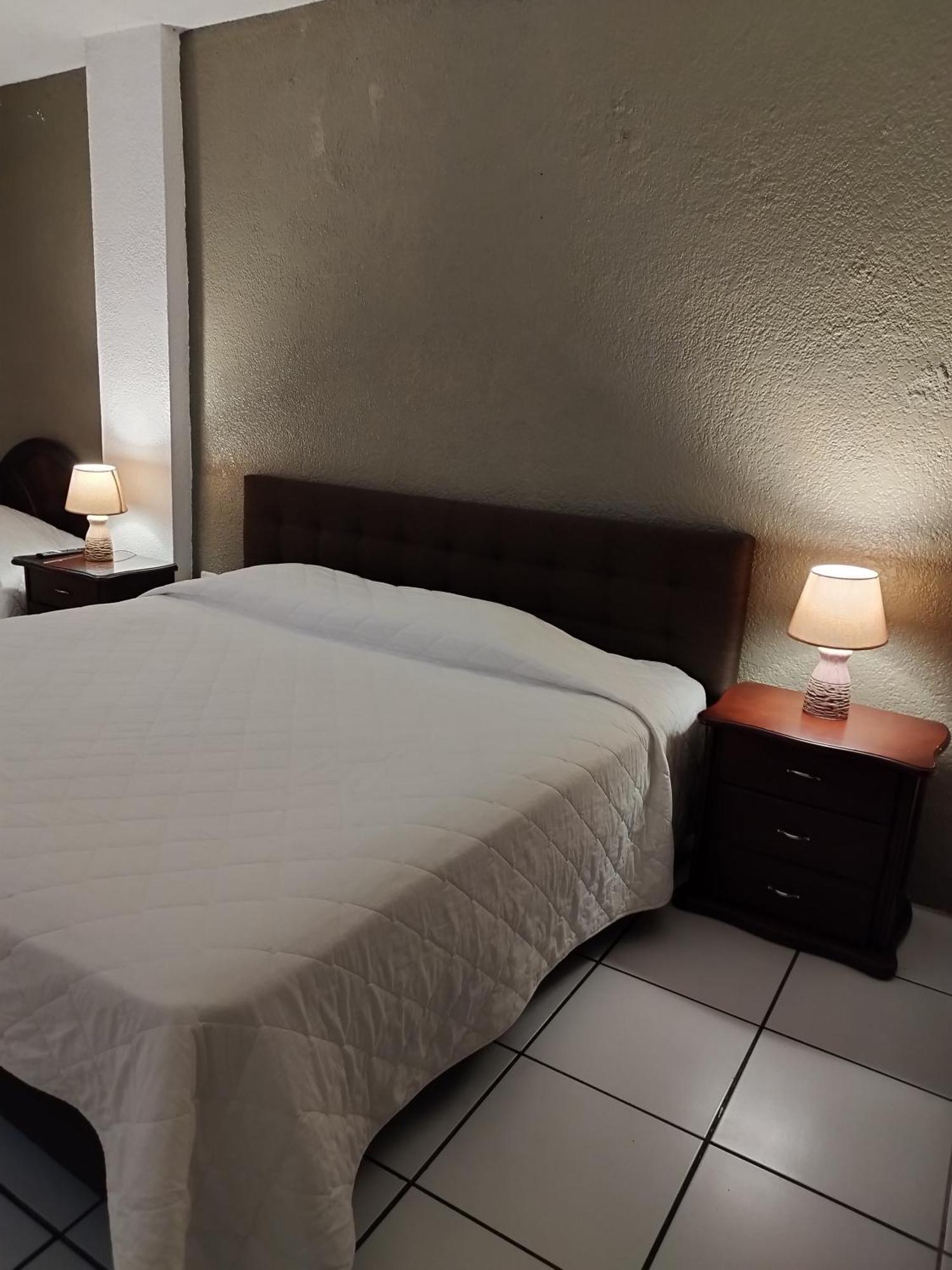 Hotel Puerta Del Sol Санто-Доминго-де-лос-Колорадос Экстерьер фото