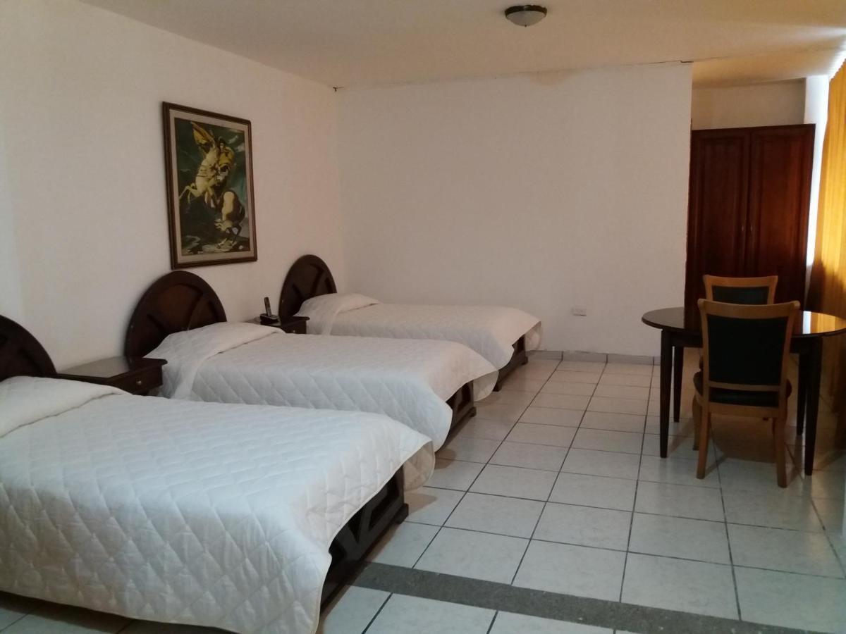 Hotel Puerta Del Sol Санто-Доминго-де-лос-Колорадос Экстерьер фото