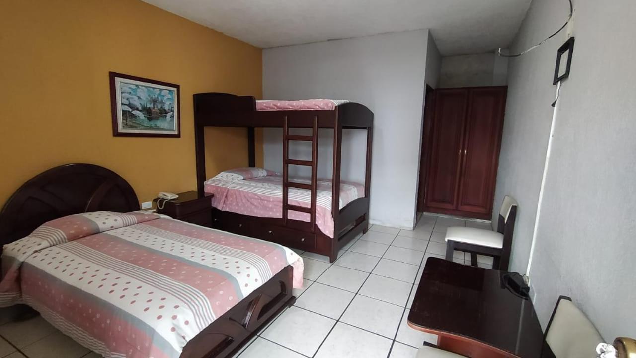 Hotel Puerta Del Sol Санто-Доминго-де-лос-Колорадос Экстерьер фото