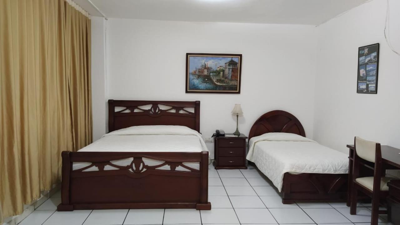 Hotel Puerta Del Sol Санто-Доминго-де-лос-Колорадос Экстерьер фото