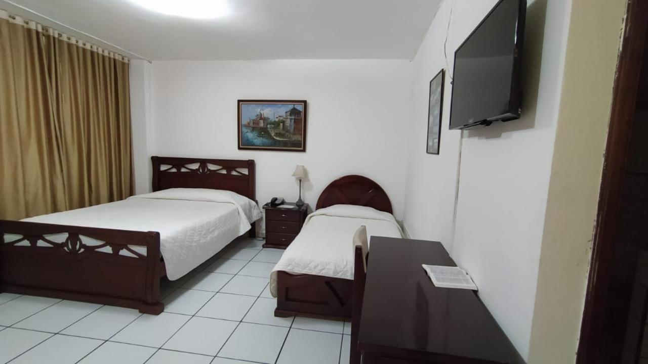 Hotel Puerta Del Sol Санто-Доминго-де-лос-Колорадос Экстерьер фото